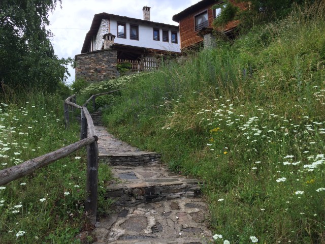 kosovo-village-path
